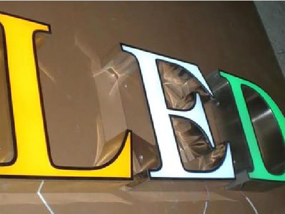 石首介绍LED招牌的基础知识。